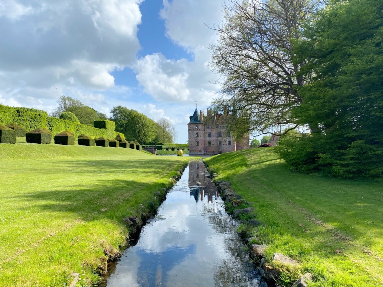 Egeskov Slot _ linna Tanskassa Odensen lähellä